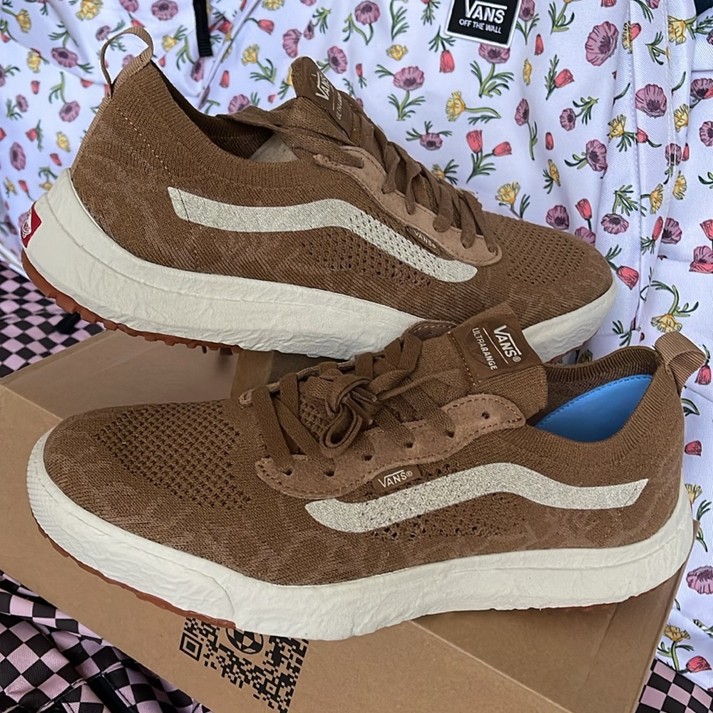 Vans Men’s Ultrarange Vr3
Chipmunk
VN0A4BXBGWT
Sneakers - Picture 11 of 16